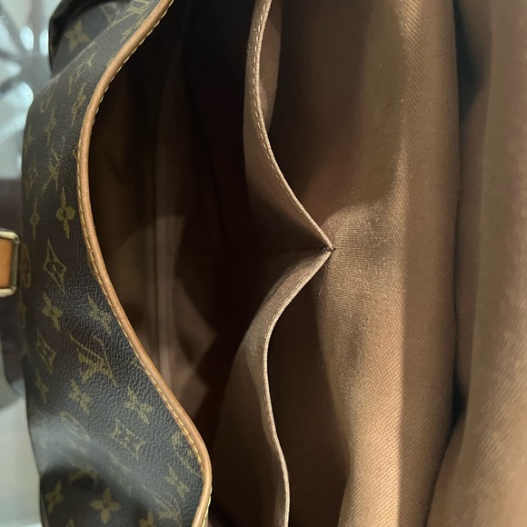 Authentic Beautiful Louis Vuitton Saumur 35 Shoulder Bag. - Picture 12 of 16